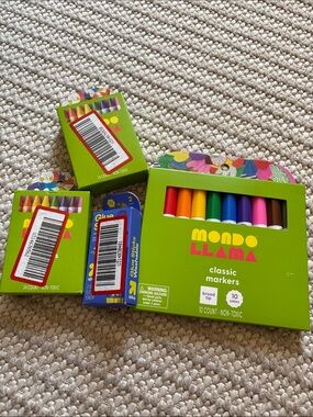 FREE in any bundle NWT art supply  bundle Classic Markers - Assorted Colors